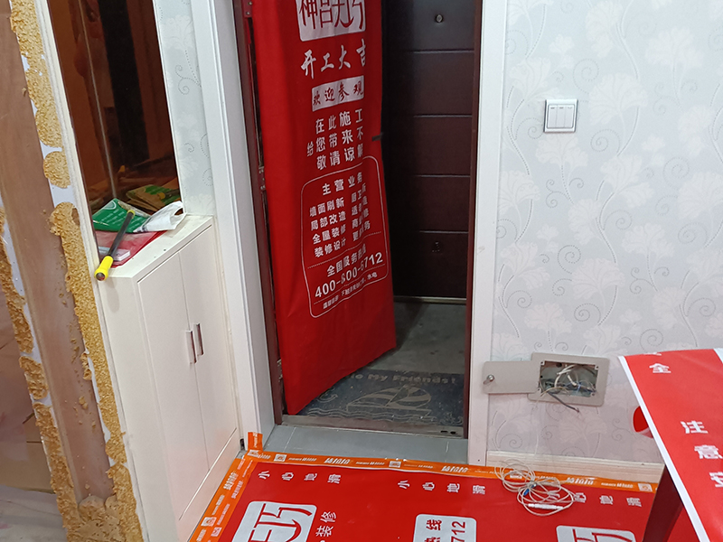 墻面發(fā)霉怎么處理？墻面翻新貴嗎？一般翻新墻面多少錢(qián)一平方(圖2)
