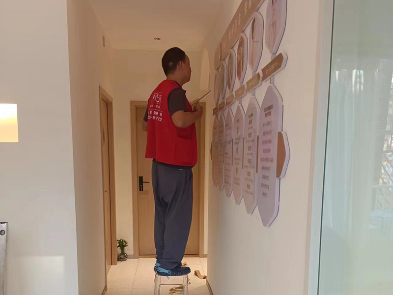 乳膠漆墻面裂縫怎么辦？墻面翻新要如何解決墻面問(wèn)題(圖2)