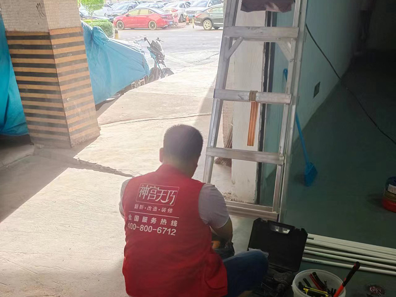 鄰居把門檻都踩爛了，就為了看我家客廳裝修的乳膠漆背景墻(圖3)