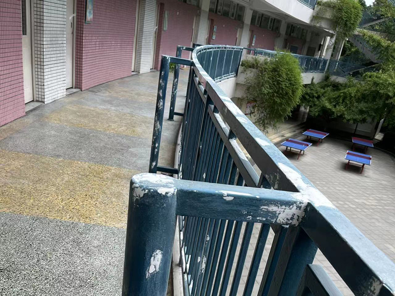 成都電子科技大學裝飾裝潢 學校砌墻裝修 教學樓過道護欄刷漆