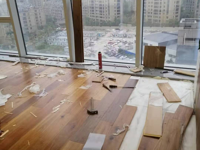 “財(cái)不外露”說(shuō)得可能就是這種裝修吧！年輕人都喜歡這樣的客廳(圖3)