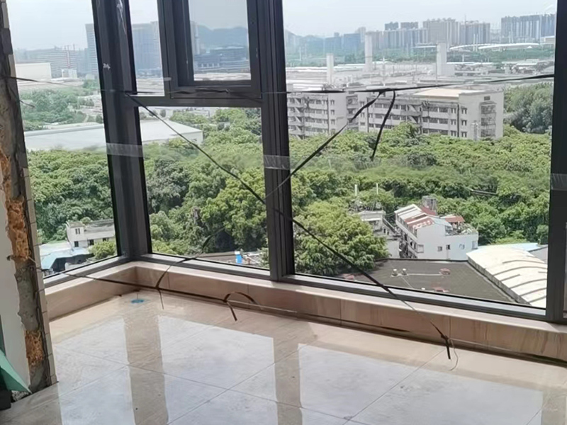 這樣裝修的全封閉陽(yáng)臺(tái)，你還會(huì)覺(jué)得壓抑嗎？(圖3)