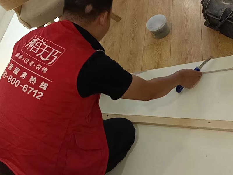 老房子臥室木地板潮濕怎么辦？有效的地面地板翻新方案介紹(圖1)